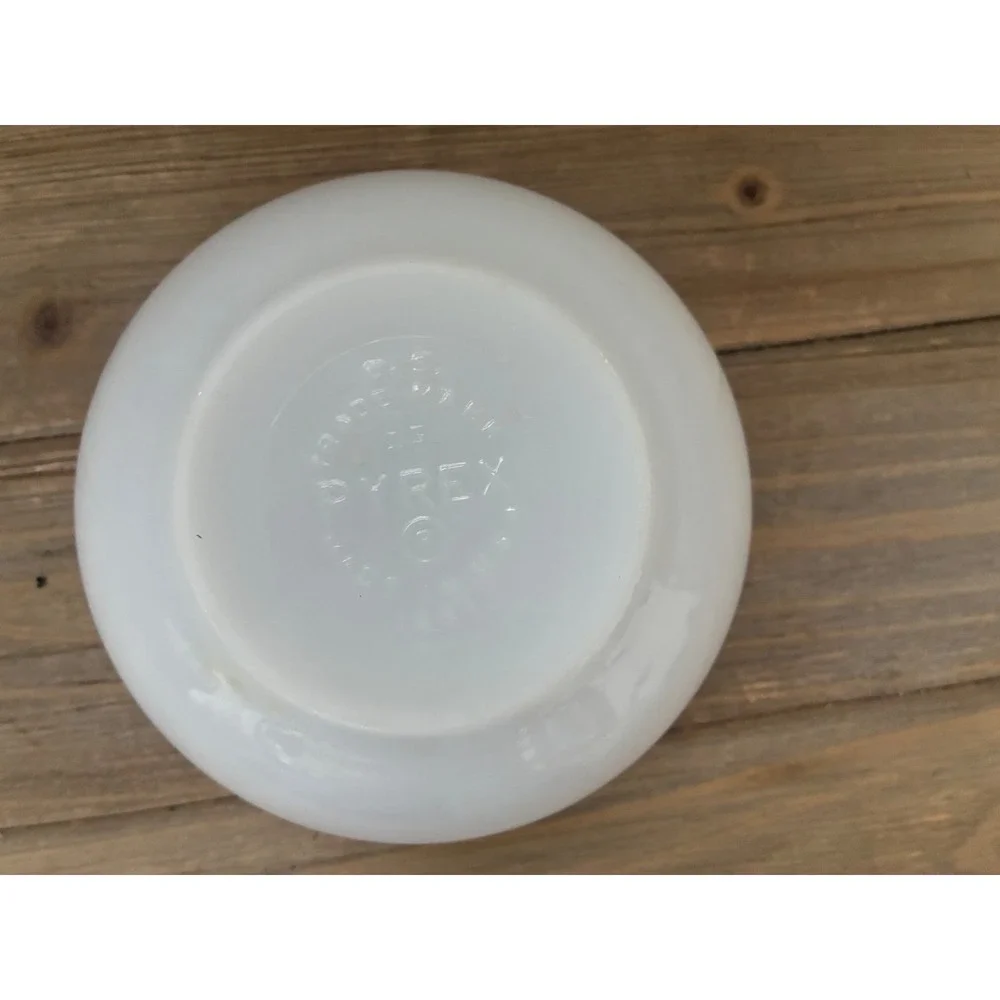 VTG Pyrex White Milk Glass Mixing Bowl 401 1.5 Pint‎ Made in USA Mid Century